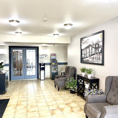 Super 8 By Wyndham Whitecourt Exterior foto