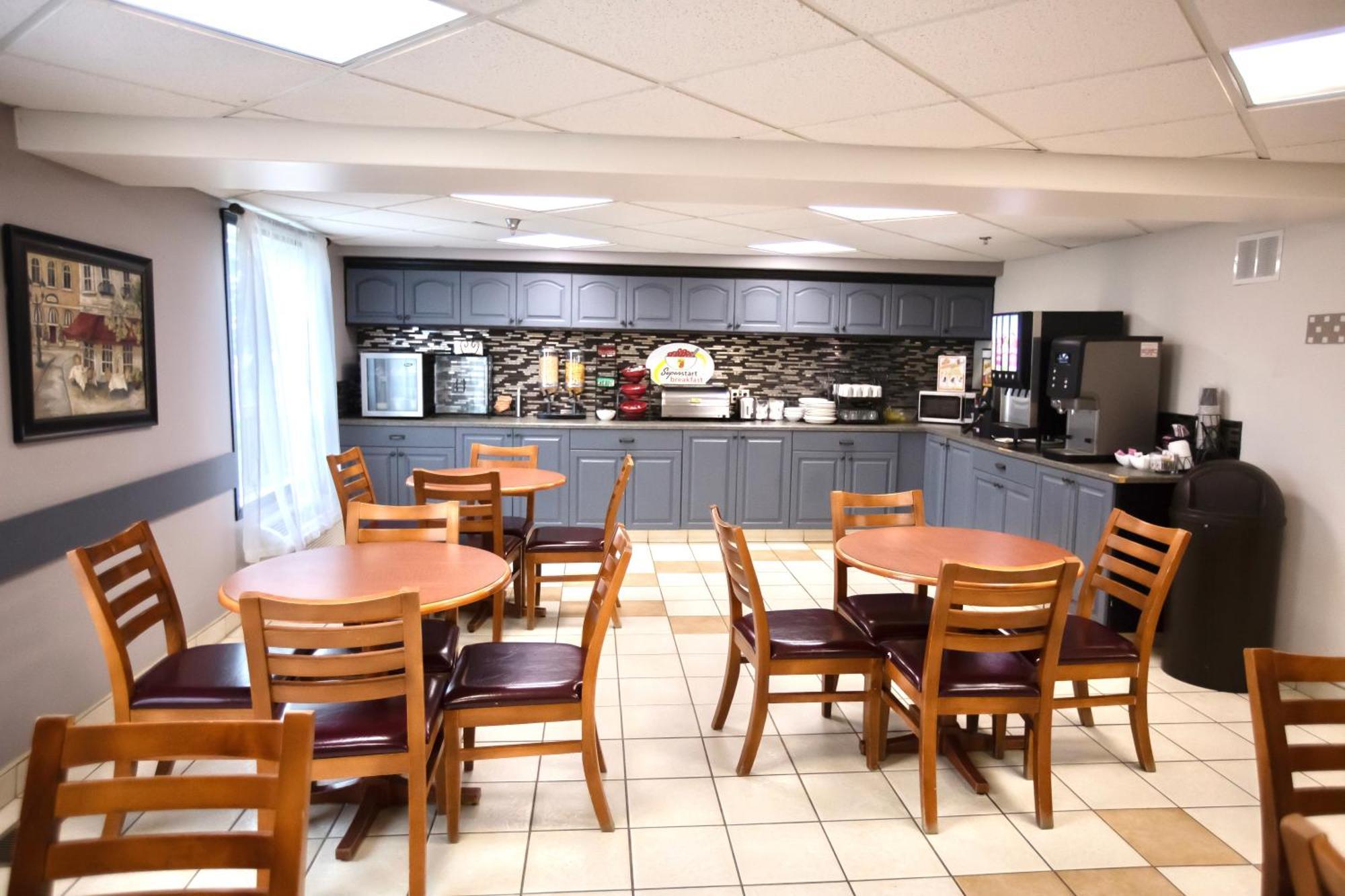 Super 8 By Wyndham Whitecourt Exterior foto