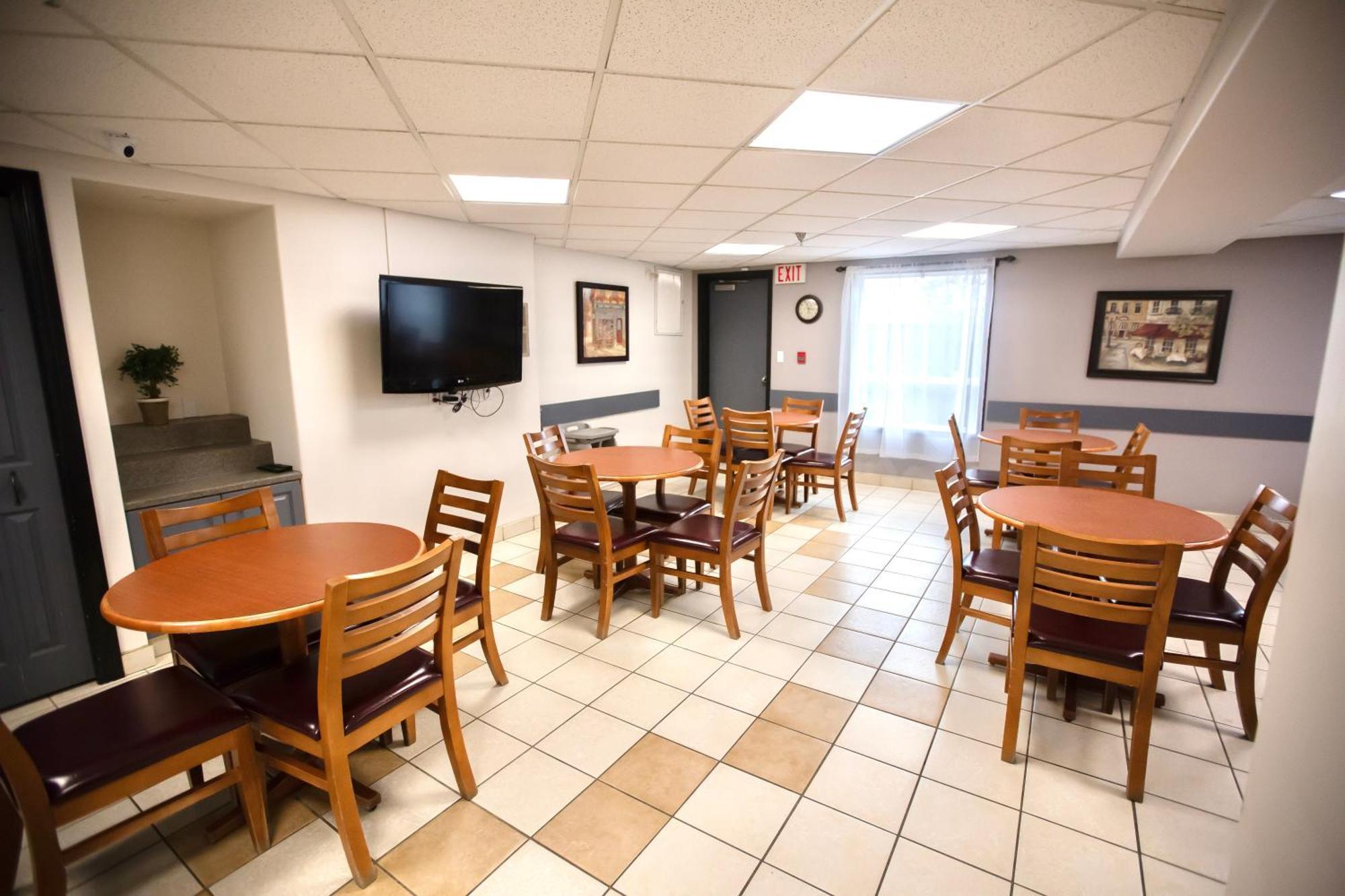 Super 8 By Wyndham Whitecourt Exterior foto