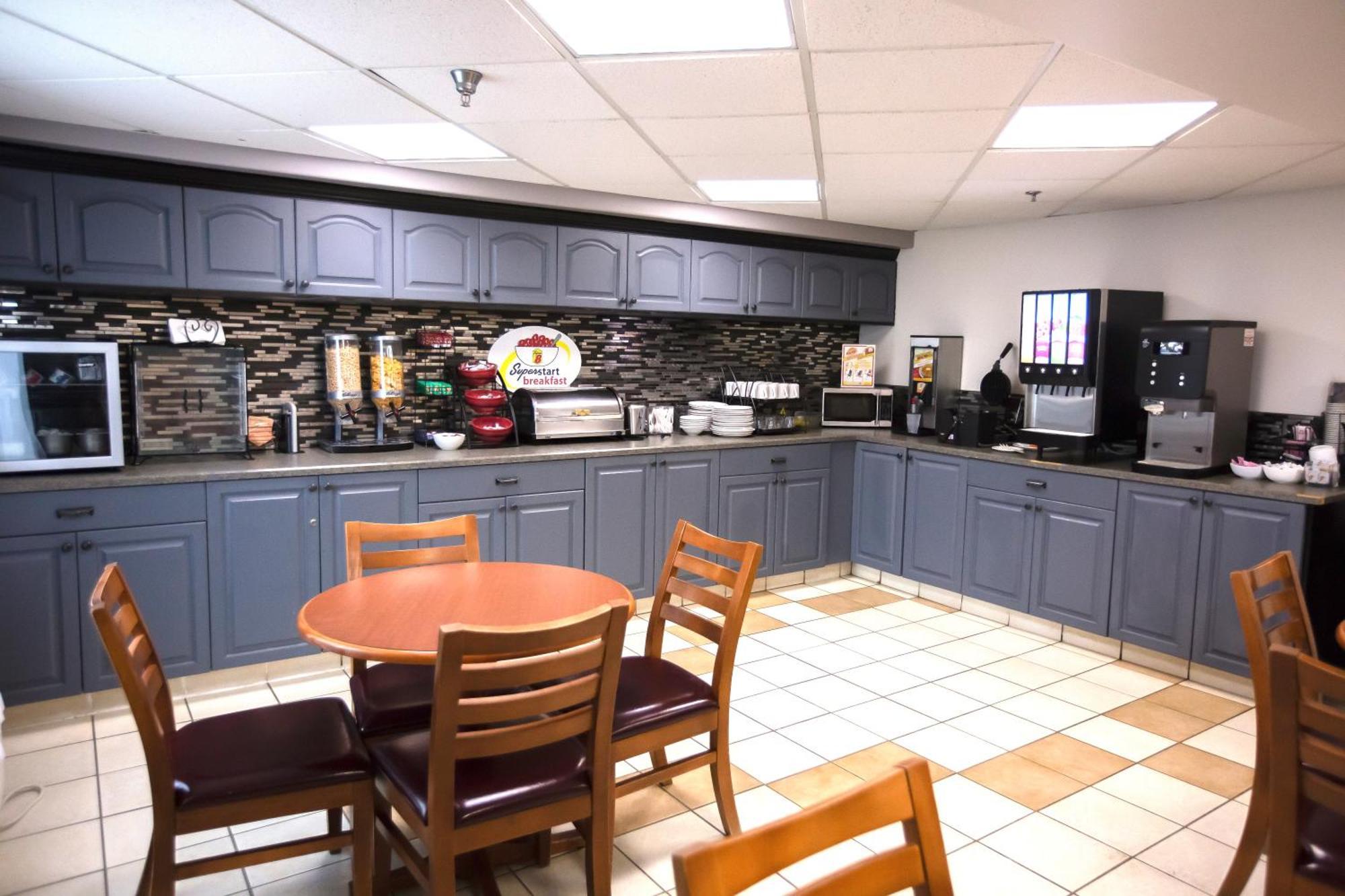 Super 8 By Wyndham Whitecourt Exterior foto