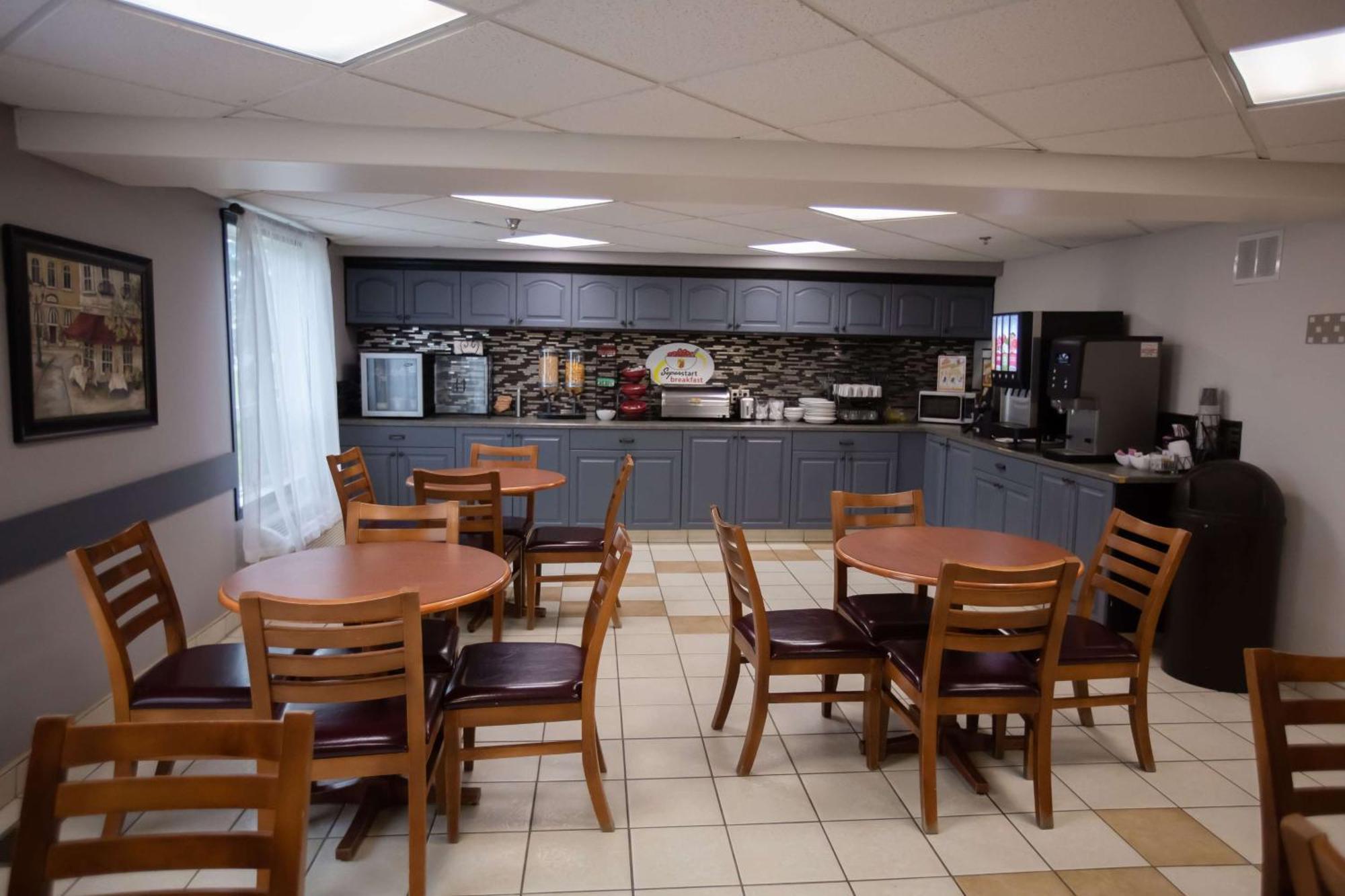 Super 8 By Wyndham Whitecourt Exterior foto