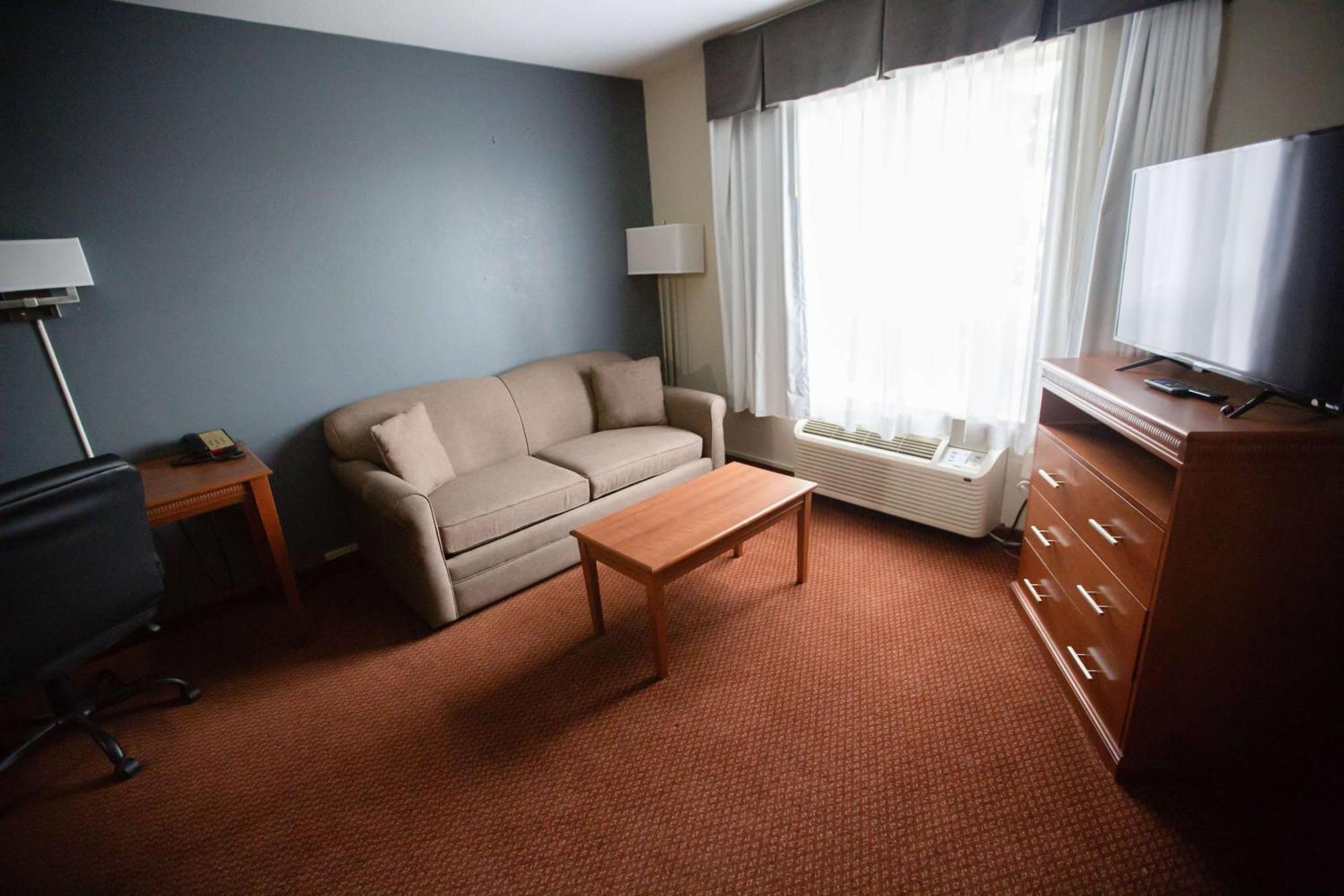 Super 8 By Wyndham Whitecourt Exterior foto