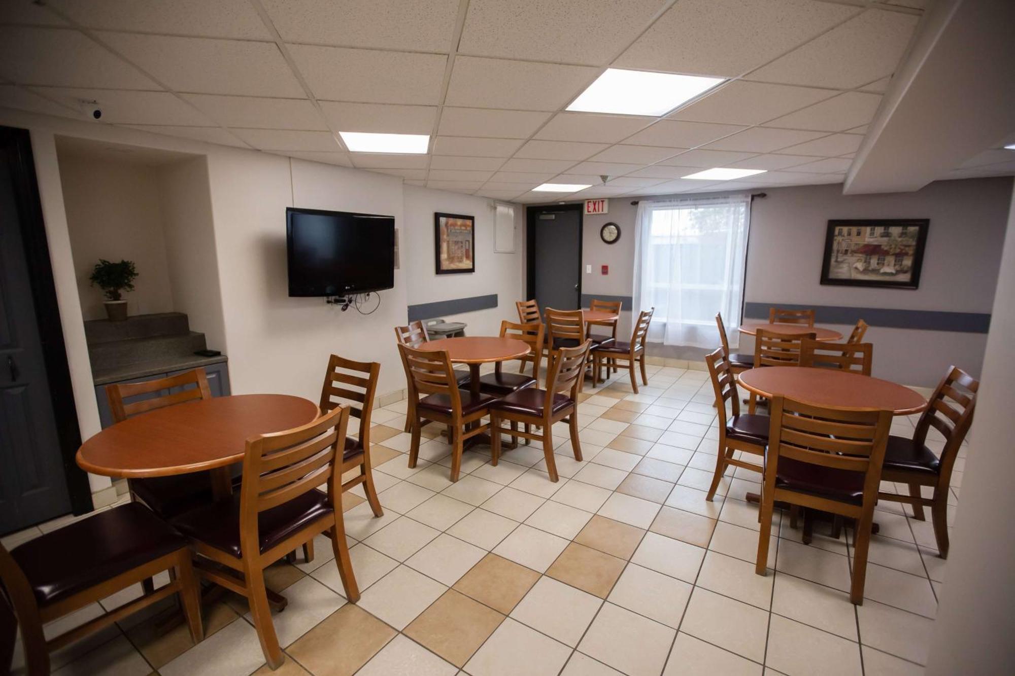 Super 8 By Wyndham Whitecourt Exterior foto